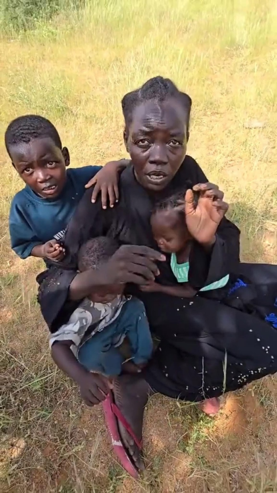 Aide humanitaire distribuée à des familles